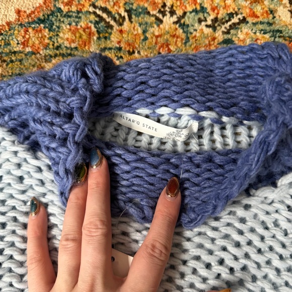 Altar’d state sweater - Picture 4 of 4